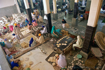 langar, food, roti, kheer, daal guru ka langar golden temple