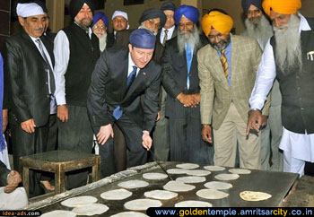 David Cameron Prime Minister of United Kingdom and Samantha Cameron in Guru ka Langar Golden Temple